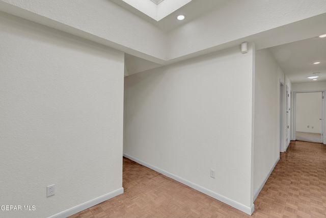 913 THUNDERBIRD Drive, El Paso, TX 79912