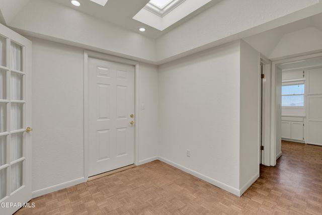 913 THUNDERBIRD Drive, El Paso, TX 79912