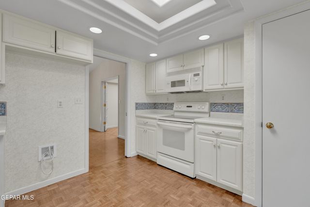 913 THUNDERBIRD Drive, El Paso, TX 79912
