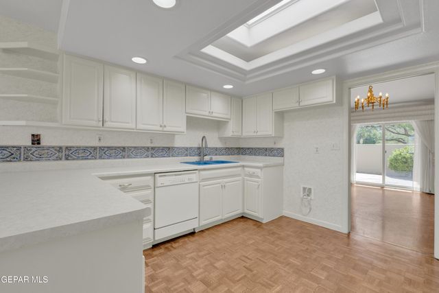913 THUNDERBIRD Drive, El Paso, TX 79912