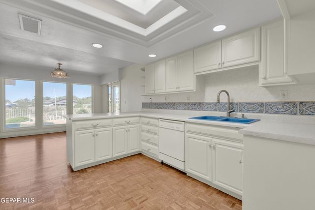 913 THUNDERBIRD Drive, El Paso, TX 79912