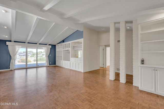 913 THUNDERBIRD Drive, El Paso, TX 79912