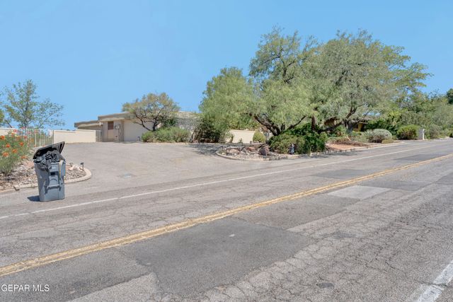 913 THUNDERBIRD Drive, El Paso, TX 79912