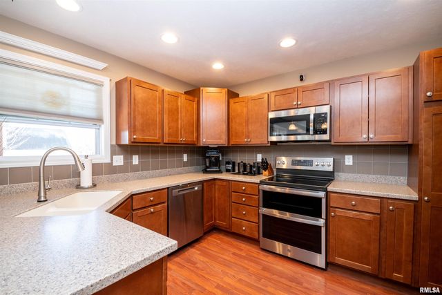 504 NEWCASTLE Drive, Mackinaw, IL 61755