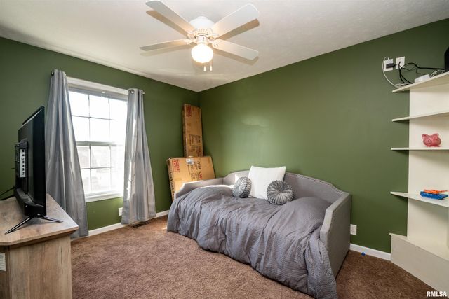 504 NEWCASTLE Drive, Mackinaw, IL 61755