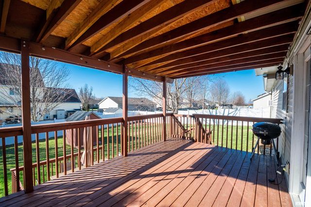 504 NEWCASTLE Drive, Mackinaw, IL 61755