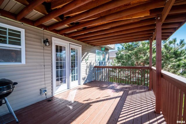 504 NEWCASTLE Drive, Mackinaw, IL 61755