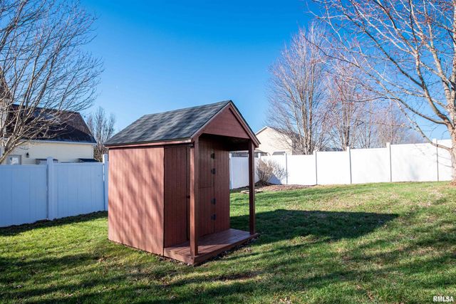 504 NEWCASTLE Drive, Mackinaw, IL 61755