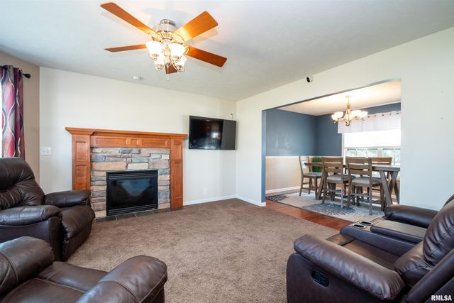 504 NEWCASTLE Drive, Mackinaw, IL 61755