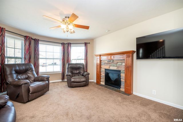 504 NEWCASTLE Drive, Mackinaw, IL 61755