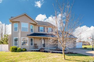 504 NEWCASTLE Drive, Mackinaw, IL 61755