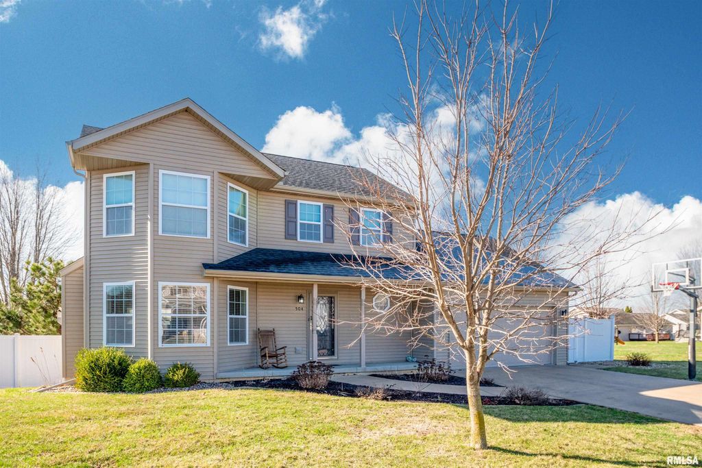 504 NEWCASTLE Drive, Mackinaw, IL 61755