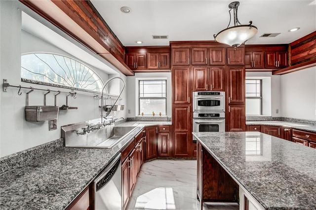 401 E 36th Street, Kansas City, MO 64109