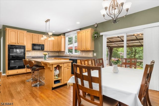 14 Hawk Dr, Raritan Twp., NJ 08551