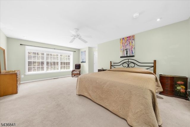 14 Hawk Dr, Raritan Twp., NJ 08551