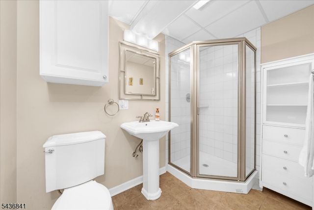 14 Hawk Dr, Raritan Twp., NJ 08551
