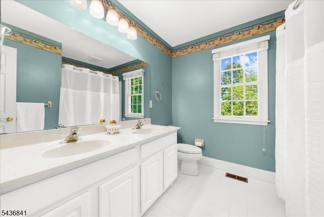14 Hawk Dr, Raritan Twp., NJ 08551