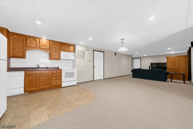 14 Hawk Dr, Raritan Twp., NJ 08551