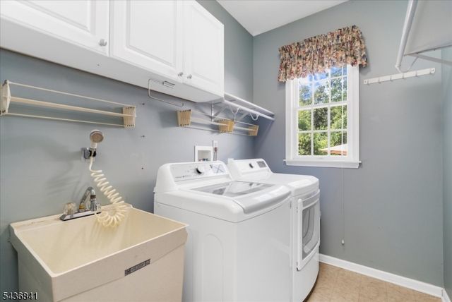 14 Hawk Dr, Raritan Twp., NJ 08551