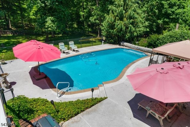 14 Hawk Dr, Raritan Twp., NJ 08551