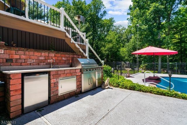 14 Hawk Dr, Raritan Twp., NJ 08551