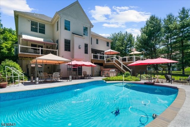 14 Hawk Dr, Raritan Twp., NJ 08551