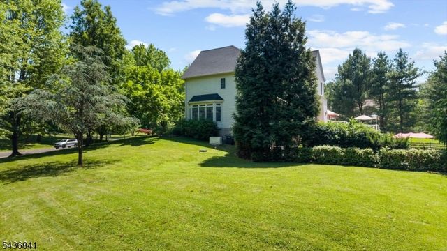 14 Hawk Dr, Raritan Twp., NJ 08551