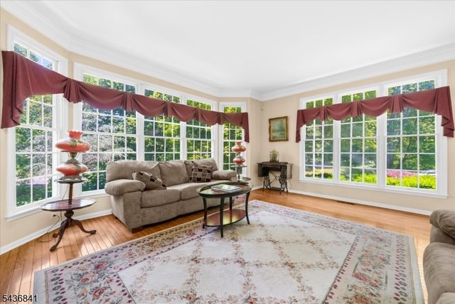 14 Hawk Dr, Raritan Twp., NJ 08551