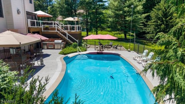 14 Hawk Dr, Raritan Twp., NJ 08551