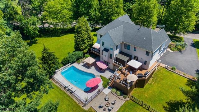 14 Hawk Dr, Raritan Twp., NJ 08551