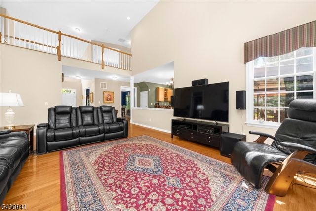 14 Hawk Dr, Raritan Twp., NJ 08551