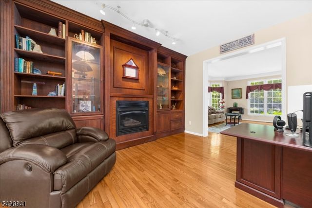 14 Hawk Dr, Raritan Twp., NJ 08551