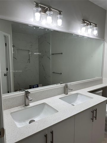 17 Simonton Cir, Weston, FL 33326