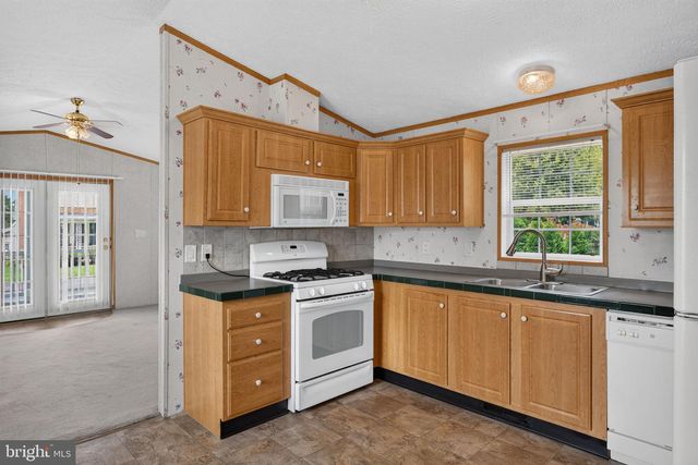 14 E LOCUST ST, Talmage, PA 17580