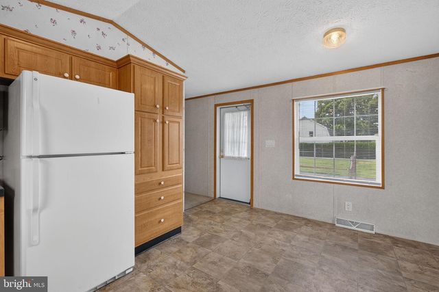 14 E LOCUST ST, Talmage, PA 17580