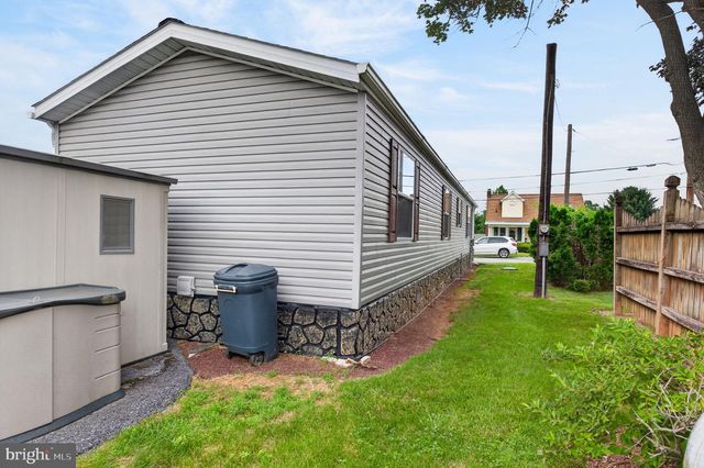 14 E LOCUST ST, Talmage, PA 17580
