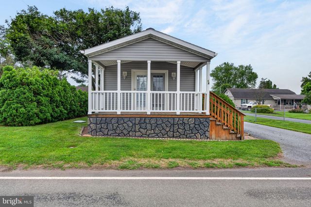 14 E LOCUST ST, Talmage, PA 17580