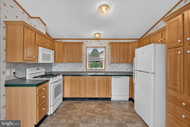 14 E LOCUST ST, Talmage, PA 17580