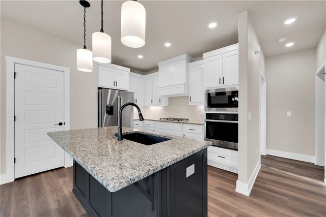 6 Burwell Drive, Bella Vista, AR 72714