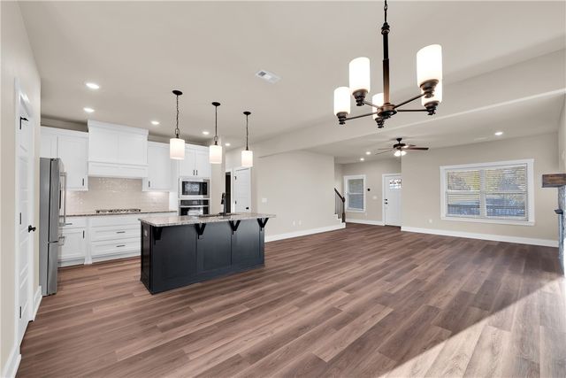 6 Burwell Drive, Bella Vista, AR 72714