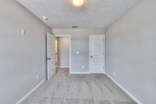 27 Hardwood Rd, Tullahoma, TN 37388