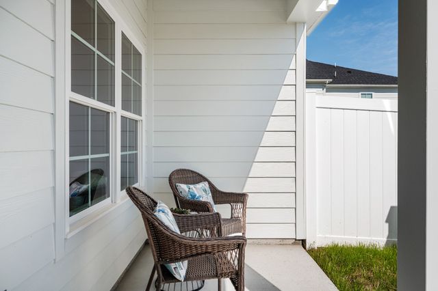 27 Hardwood Rd, Tullahoma, TN 37388