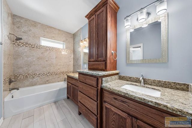 1013 Tarpon Ave, Port Isabel, TX 78578