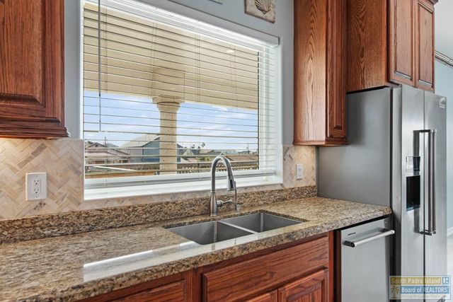 1013 Tarpon Ave, Port Isabel, TX 78578