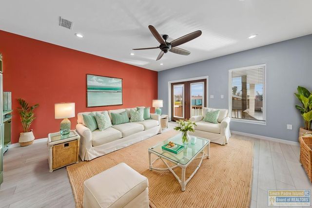 1013 Tarpon Ave, Port Isabel, TX 78578