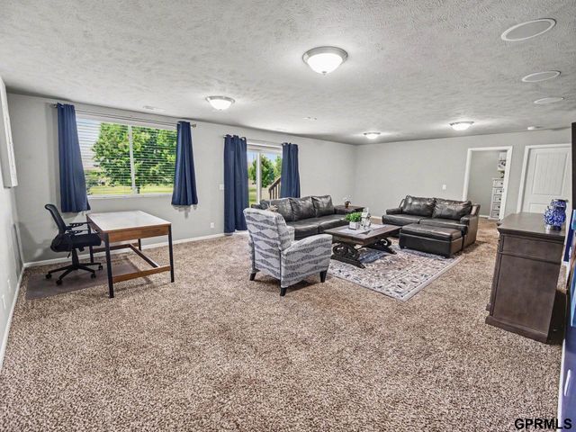 7006 N 143 Circle, Omaha, NE 68142