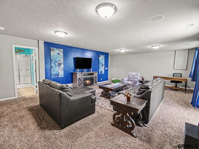 7006 N 143 Circle, Omaha, NE 68142
