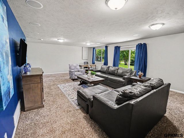 7006 N 143 Circle, Omaha, NE 68142