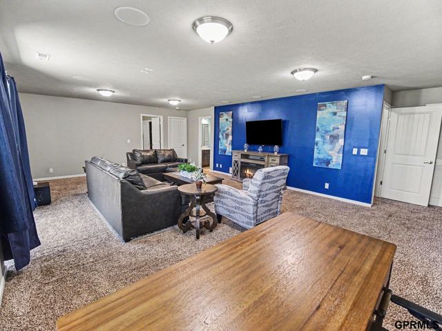7006 N 143 Circle, Omaha, NE 68142