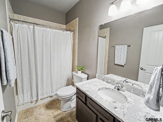 7006 N 143 Circle, Omaha, NE 68142
